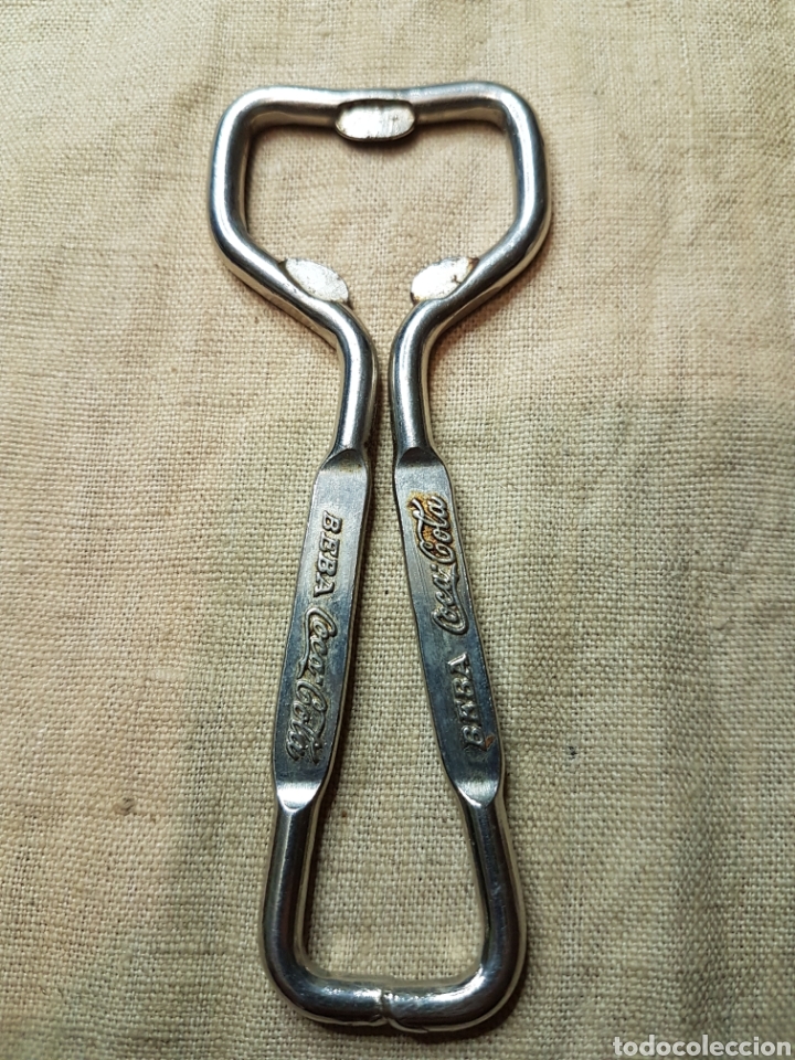 Abrebotellas y sacacorchos de colecci&oacute;n: Antiguo abridor Coca cola - Foto 1
