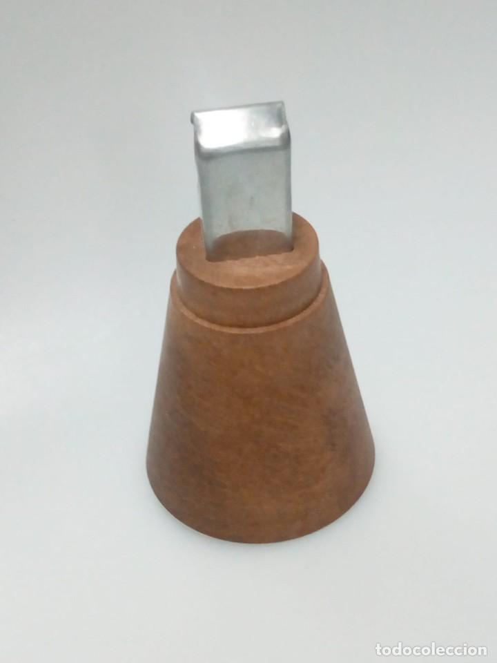 Abrebotellas y sacacorchos de colecci&oacute;n: ABRIDOR CON FORMA DE TAP&Oacute;N - Foto 1