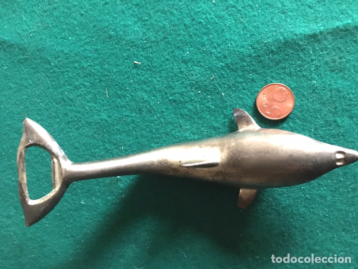 Flaschen&ouml;ffner und Korkenzieher: ABREBOTELLAS DE ACERO INOXIDABLE EN FORMA DE DELF&Iacute;N 17cm (a&ntilde;os 70) met&aacute;lico.