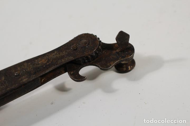 Abrebotellas y sacacorchos de colecci&oacute;n: antiguo abrebotellas - Foto 6