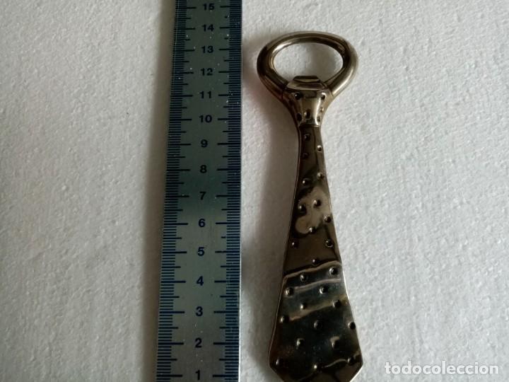 Abrebotellas y sacacorchos de colecci&oacute;n: ABRIDOR CON FORMA DE CORBATA METALICO - Foto 2