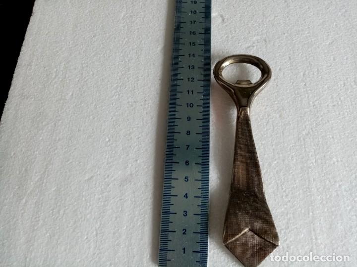 Abrebotellas y sacacorchos de colecci&oacute;n: ABRIDOR CON FORMA DE CORBATA METALICO - Foto 4