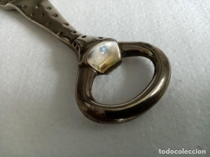 Abrebotellas y sacacorchos de colecci&oacute;n: ABRIDOR CON FORMA DE CORBATA METALICO - Foto 5