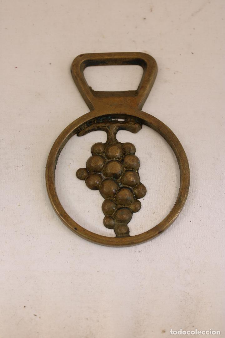 Abrebotellas y sacacorchos de colecci&oacute;n: abrebotellas uvas de bronce - Foto 1