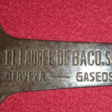 Abrebotellas y sacacorchos de colección: EL LAUREL DE BACO.(MADRID). Lote 296017198