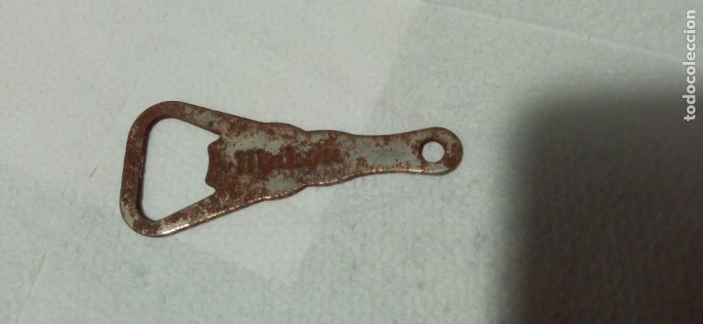 Abrebotellas y sacacorchos de colecci&oacute;n: ABRIDOR ANTIGUO MAHOU 8,5 CMS. - Foto 1