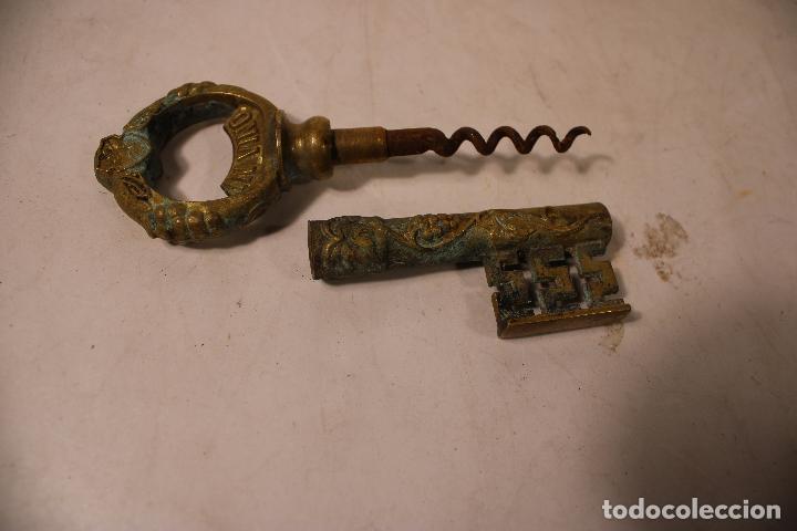 Abrebotellas y sacacorchos de colecci&oacute;n: sacacorchos llave de bronce - Foto 1