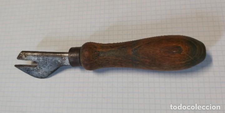 Abrebotellas y sacacorchos de colecci&oacute;n: Abridor antiguo - Foto 1