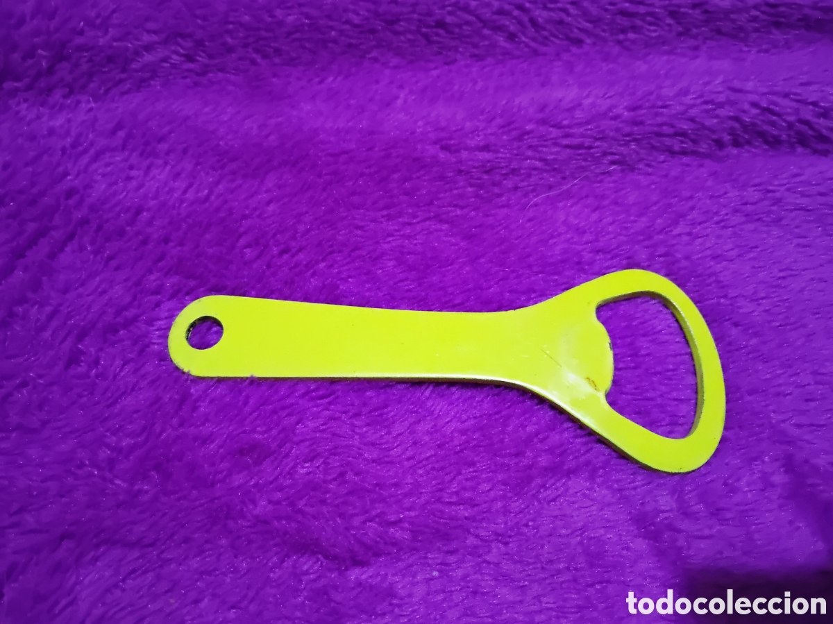 Abrebotellas y sacacorchos de colecci&oacute;n: SCHEWEPPES ABRIDOR DE BOTELLAS AMARILLO - Foto 2