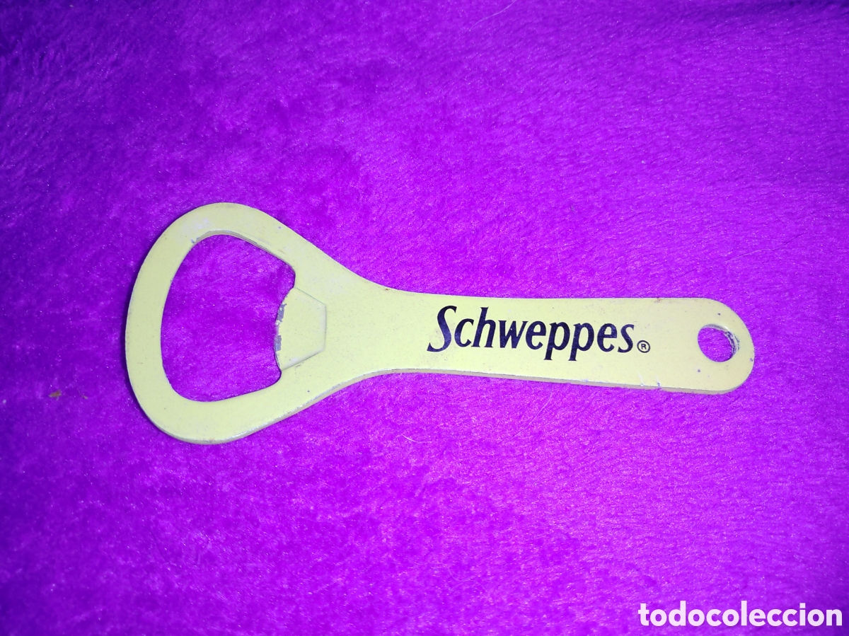 Abrebotellas y sacacorchos de colecci&oacute;n: SCHEWEPPES ABRIDOR DE BOTELLAS AMARILLO - Foto 1