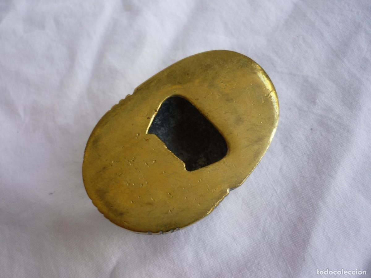 Abrebotellas y sacacorchos de colecci&oacute;n: Abrebotellas de bronce en forma de gorra - Foto 6