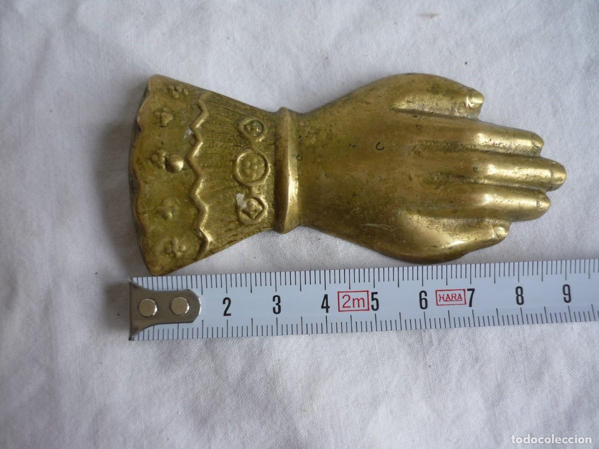 Abrebotellas y sacacorchos de colecci&oacute;n: Abrebotellas en forma de mano en bronce - Foto 4