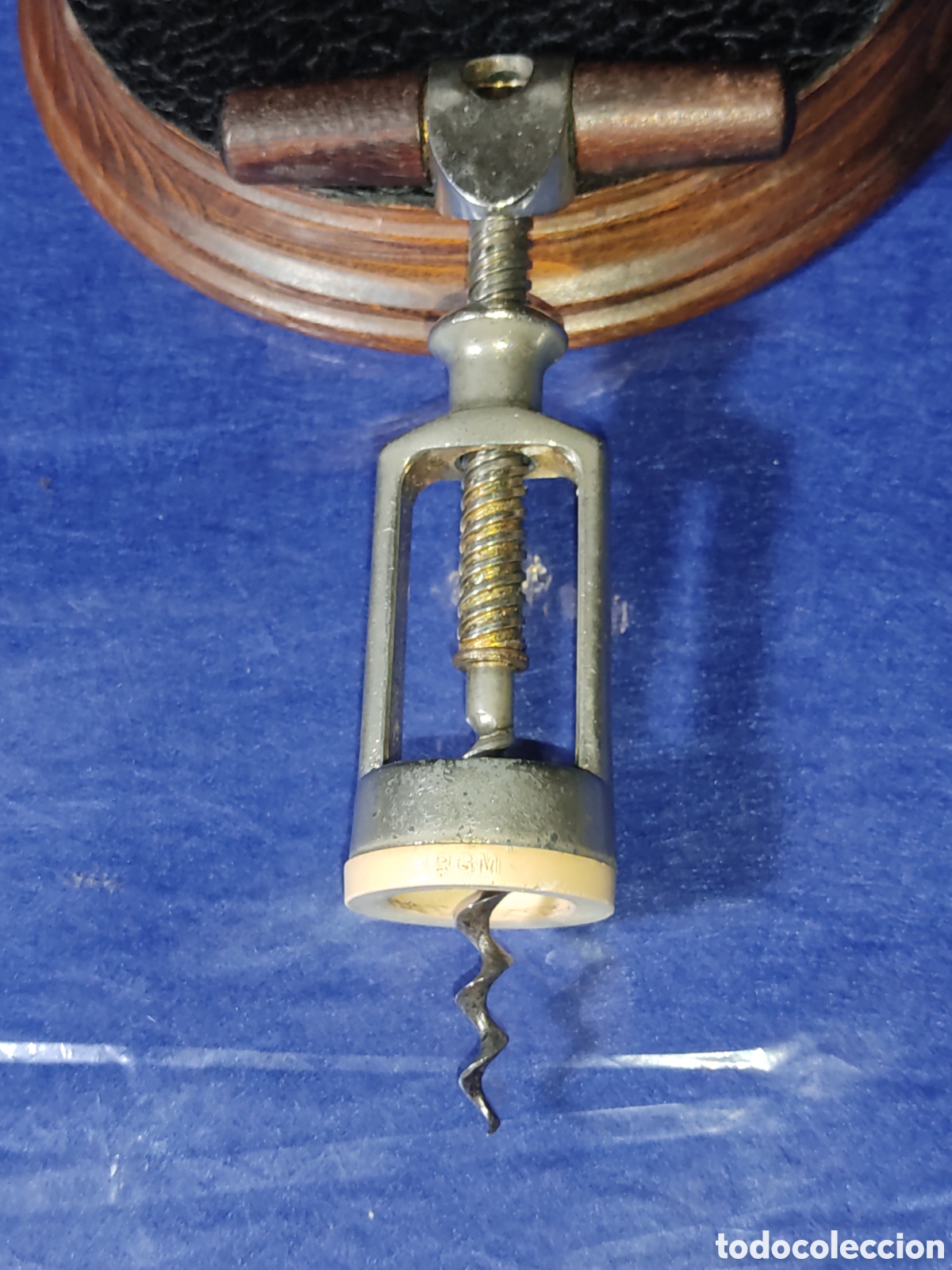 Abrebotellas y sacacorchos de colecci&oacute;n: Antiguo Sacacorchos alem&aacute;n DPGM,mango de madera. - Foto 3