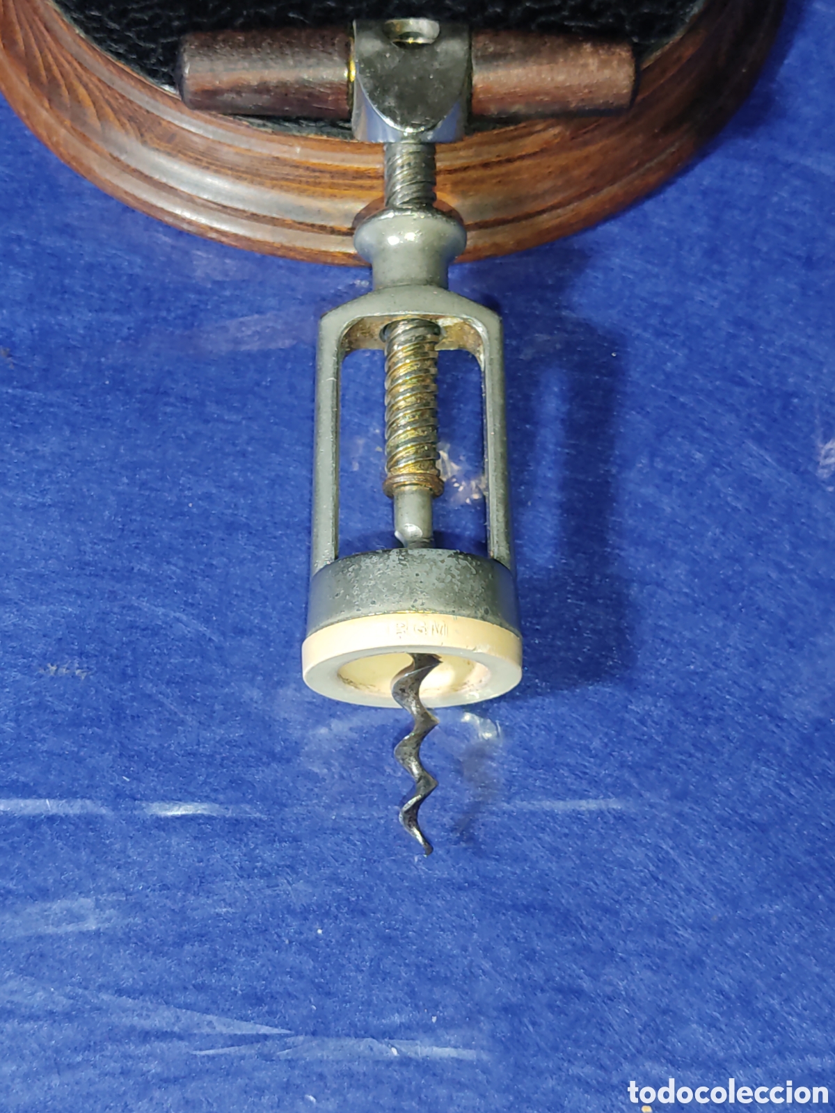 Abrebotellas y sacacorchos de colecci&oacute;n: Antiguo Sacacorchos alem&aacute;n DPGM,mango de madera. - Foto 1