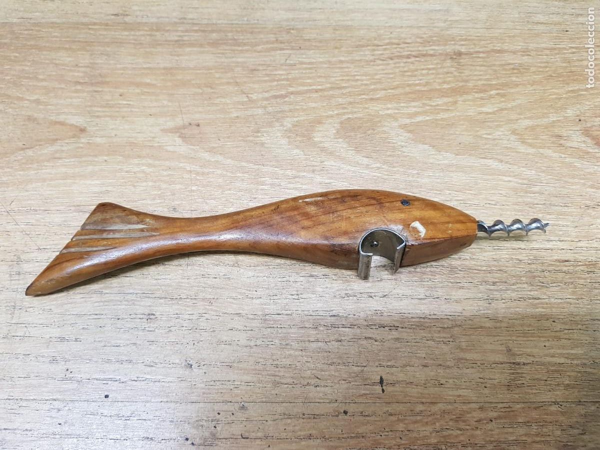 Abrebotellas y sacacorchos de colecci&oacute;n: ABRIDOR/SACA CORCHO DE MADERA CON FORMA DE PEZ - Foto 1