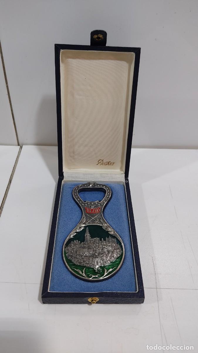 Abrebotellas y sacacorchos de colecci&oacute;n: 1051 ABREBOTELLAS ARTISTICO, DE METAL Y ESMALTE, CON VARIOS EDIFICIOS DE TOLEDO CON MUCHOS DETALLES