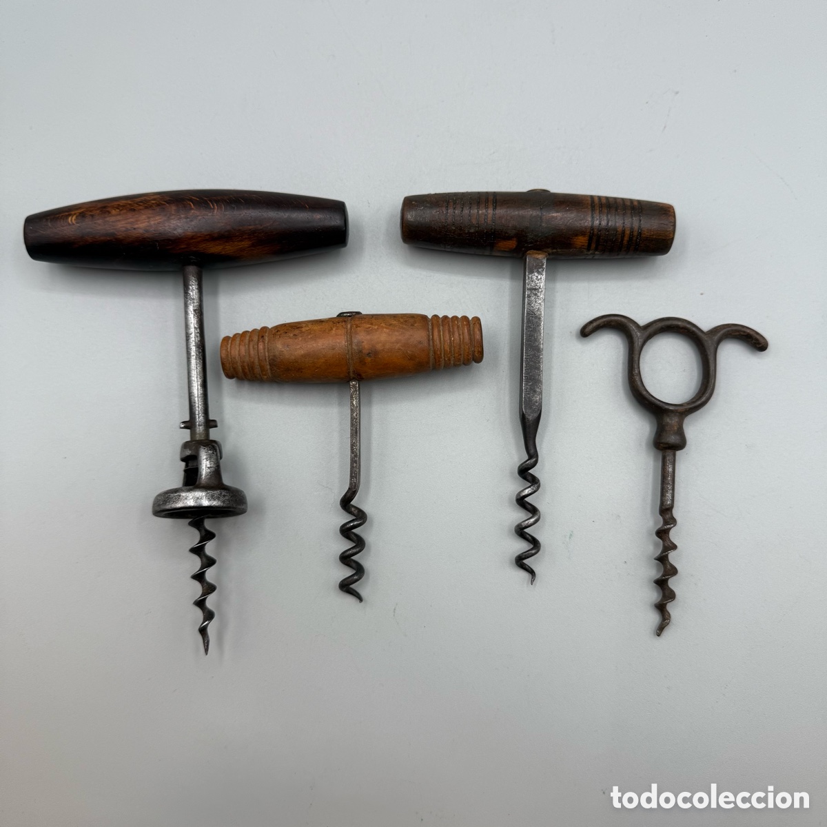 Abrebotellas y sacacorchos de colecci&oacute;n: Lote 4 sacacorchos de colecci&oacute;n. Bell o campana y varios