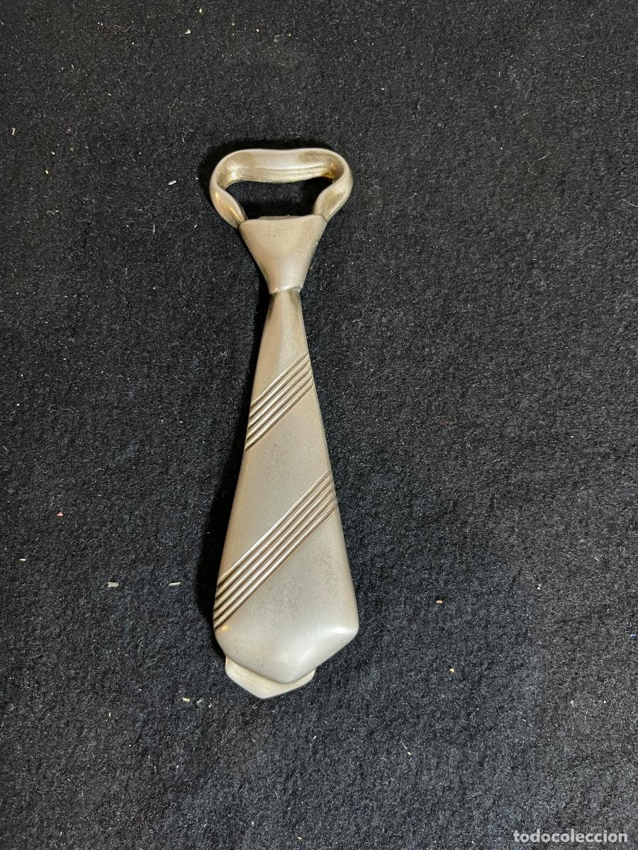 Flaschen&ouml;ffner und Korkenzieher: Abrebotellas vintage corbata metal plateado abridor barware retro a&ntilde;os 70 80