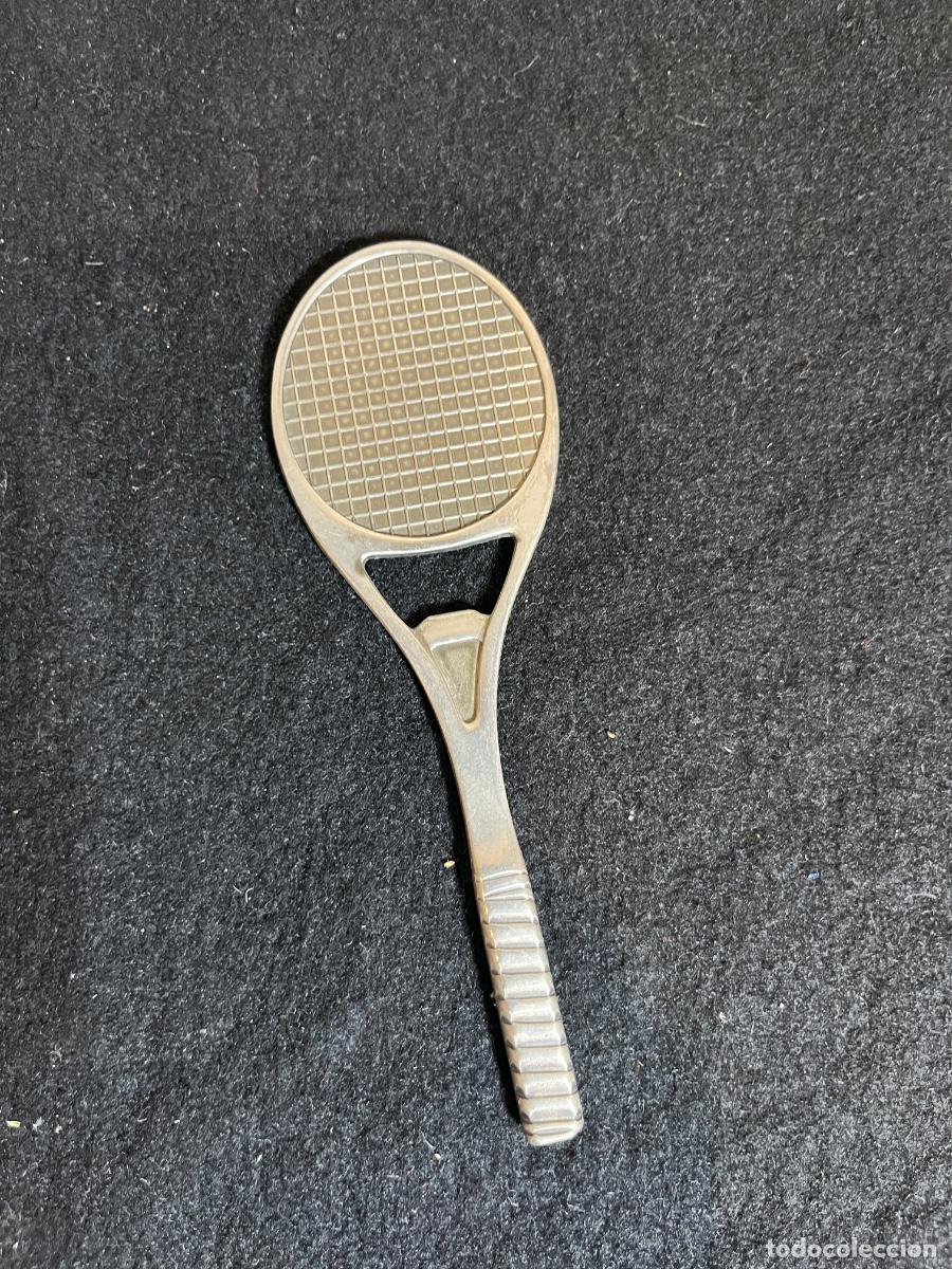 Apribottiglie e cavatappi di collezione: Abrebotellas vintage raqueta tenis badminton metal abridor chapas deportivo retro
