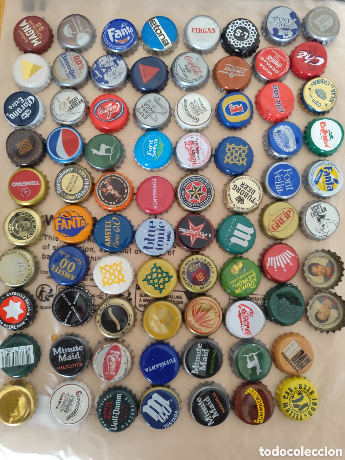 Abrebotellas y sacacorchos de colecci&oacute;n: Caja de 6kg chapas dobladas