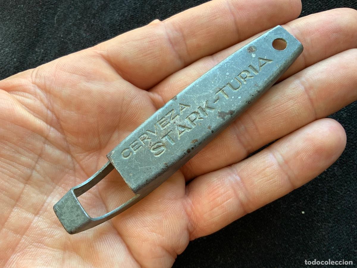 Abrebotellas y sacacorchos de colecci&oacute;n: Abridor destapador de coronas o chapas, hierro, cerveza stark-turia. 9cm, 16,29gr.