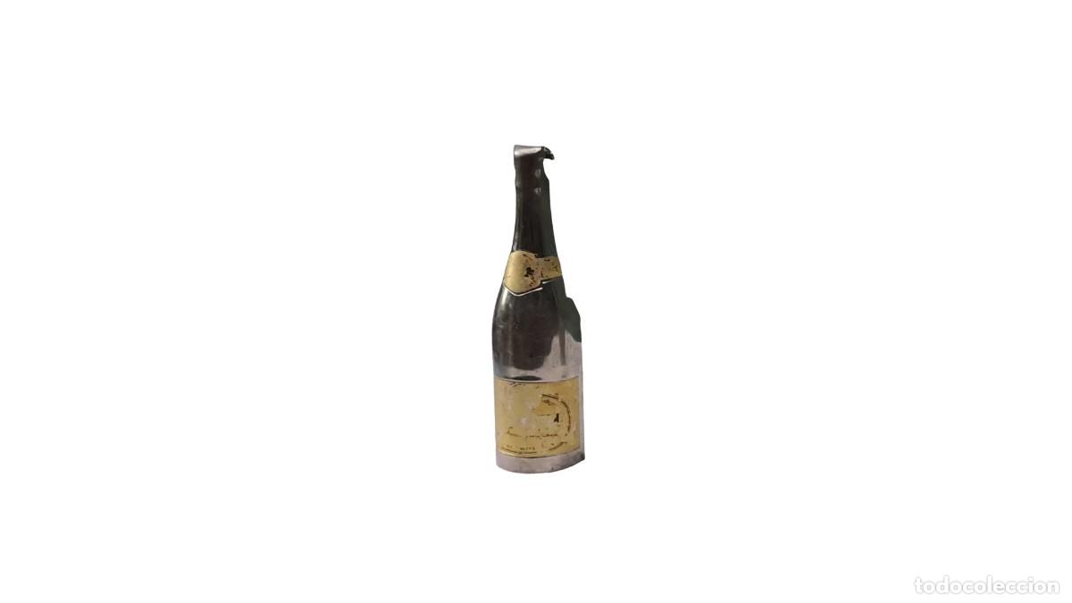 Bottle opener and Corkscrew: Abridor de Botella en Forma de Botella, 1992