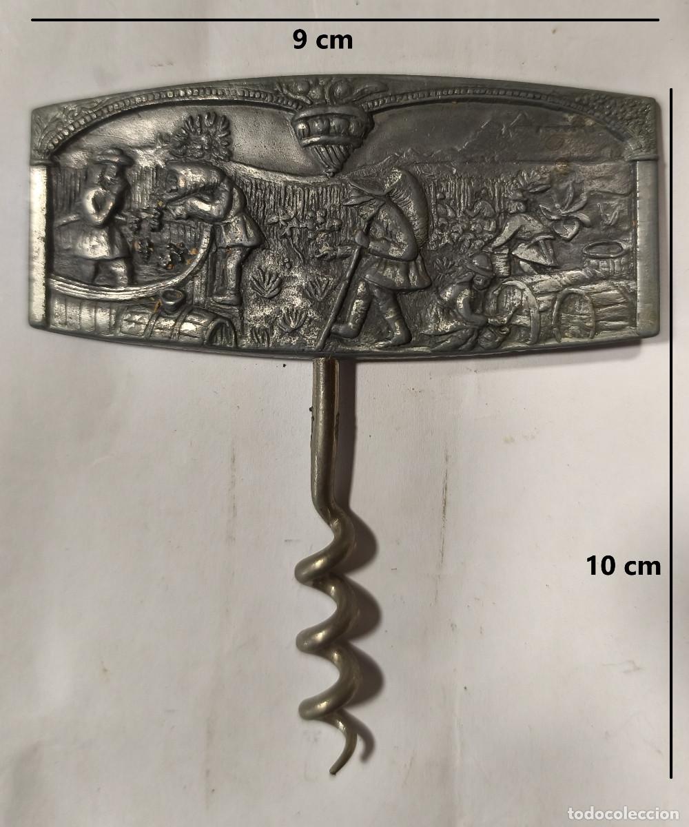 Abrebotellas y sacacorchos de colecci&oacute;n: SACACORCHOS MET&Aacute;LICO con ASA muy DECORADA - Marca AUX FORGES DE LA LOIRE