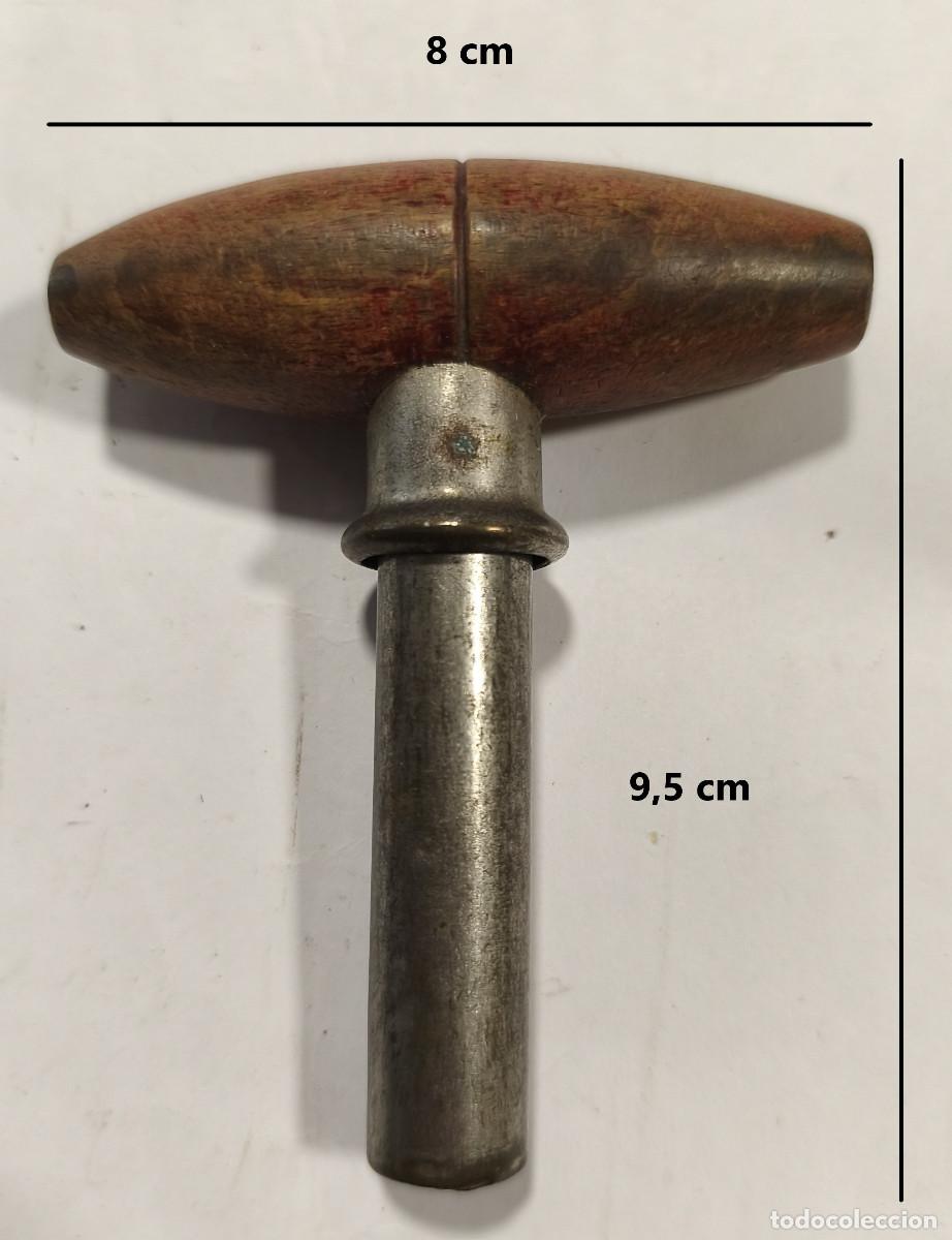Abrebotellas y sacacorchos de colecci&oacute;n: SACACORCHOS MET&Aacute;LICO ANTIGUO de LAMINAS con ASA de MADERA