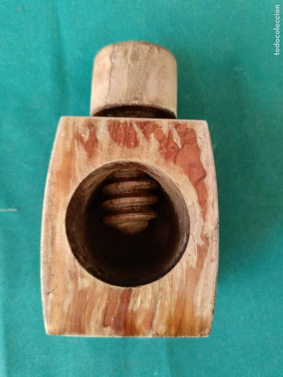 Abrebotellas y sacacorchos de colecci&oacute;n: ABREBOTELLAS DE MADERA - Foto 1