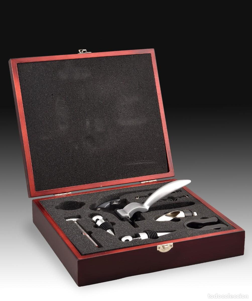 Abrebotellas y sacacorchos de colecci&oacute;n: Estuche con accesorios para vino.