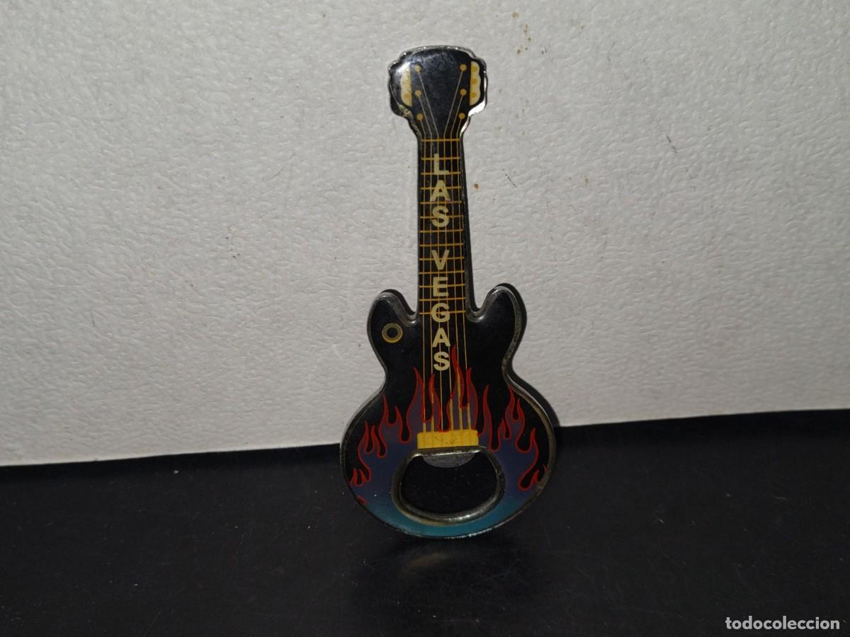 Abrebotellas y sacacorchos de colecci&oacute;n: A5- Destapador Con Im&aacute;n Para Refrigerador Con Forma De Guitarra De Rock &rdquo;Las Vegas&rdquo; 80's - 90s