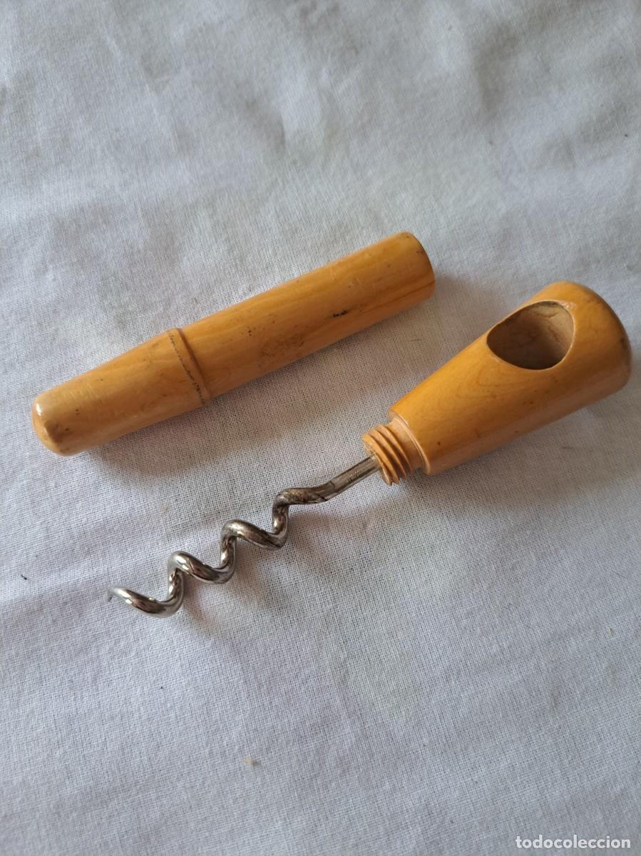Flaschen&ouml;ffner und Korkenzieher: Antiguo descorchador de bolsillo, hecho en madera. Publicidad Mottet