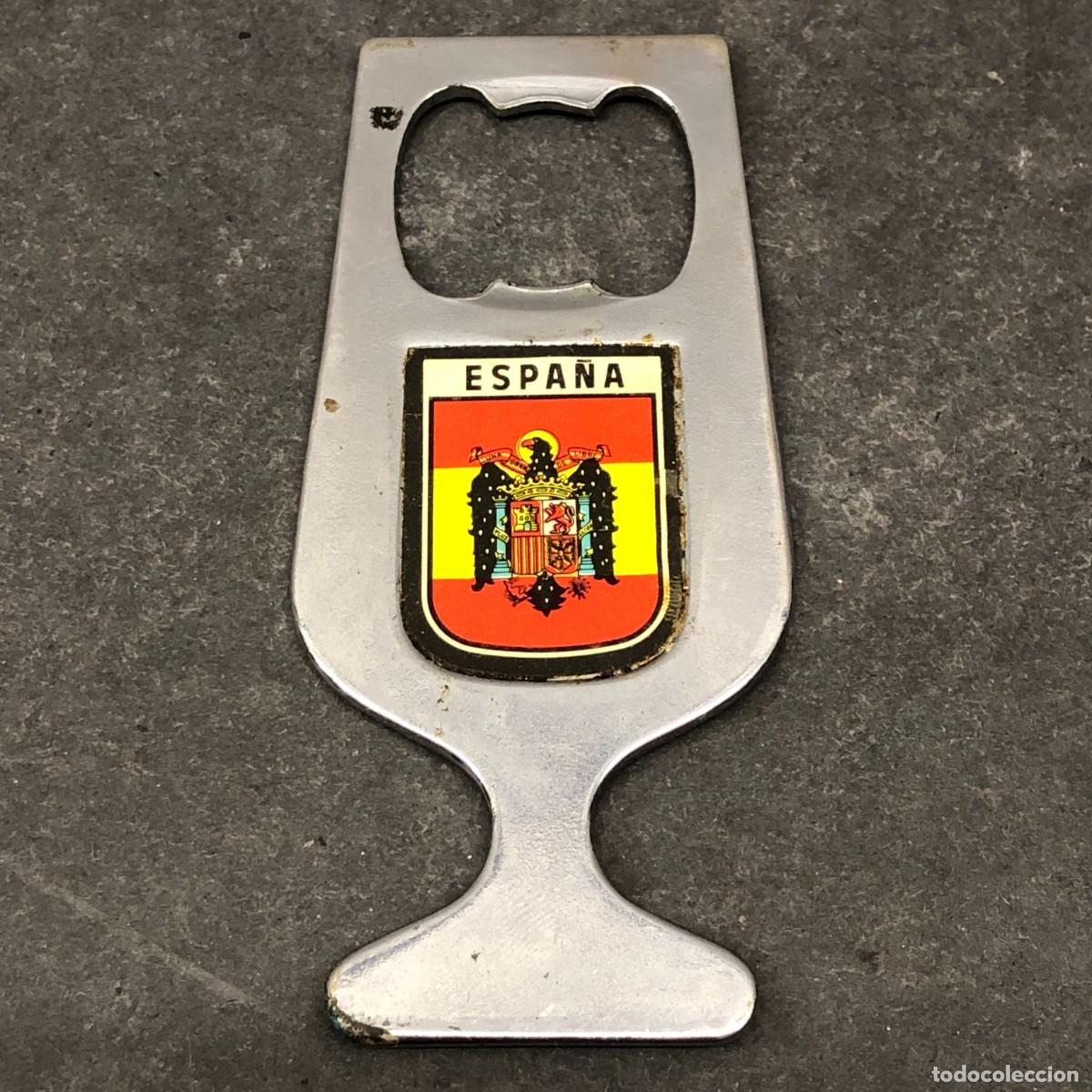 Abrebotellas y sacacorchos de colecci&oacute;n: ABRIDOR DE BOTELLAS MET&Aacute;LICO - SILUETO COPA - ESCUDO Y BANDERA DE ESPA&Ntilde;A - 9,5 X 4,5 CM / 466