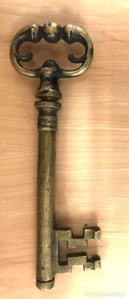 Abrebotellas y sacacorchos de colecci&oacute;n: CURIOSO SACACORCHOS EN FORMA DE LLAVE. REALIZADO EN BRONCE. GRAN TAMA&Ntilde;O