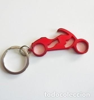 Abrebotellas y sacacorchos de colecci&oacute;n: LLAVERO ABRIDOR CON FORMA DE MOTO ROJA -BUEN REGALO PARA MOTERO - ABREBOTELLAS DE BOTELLAS CON CHAPA