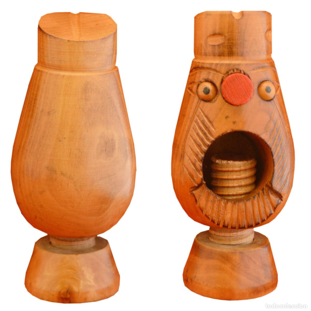 Abrebotellas y sacacorchos de colecci&oacute;n: CASCANUECES DE MADERA - Foto 1