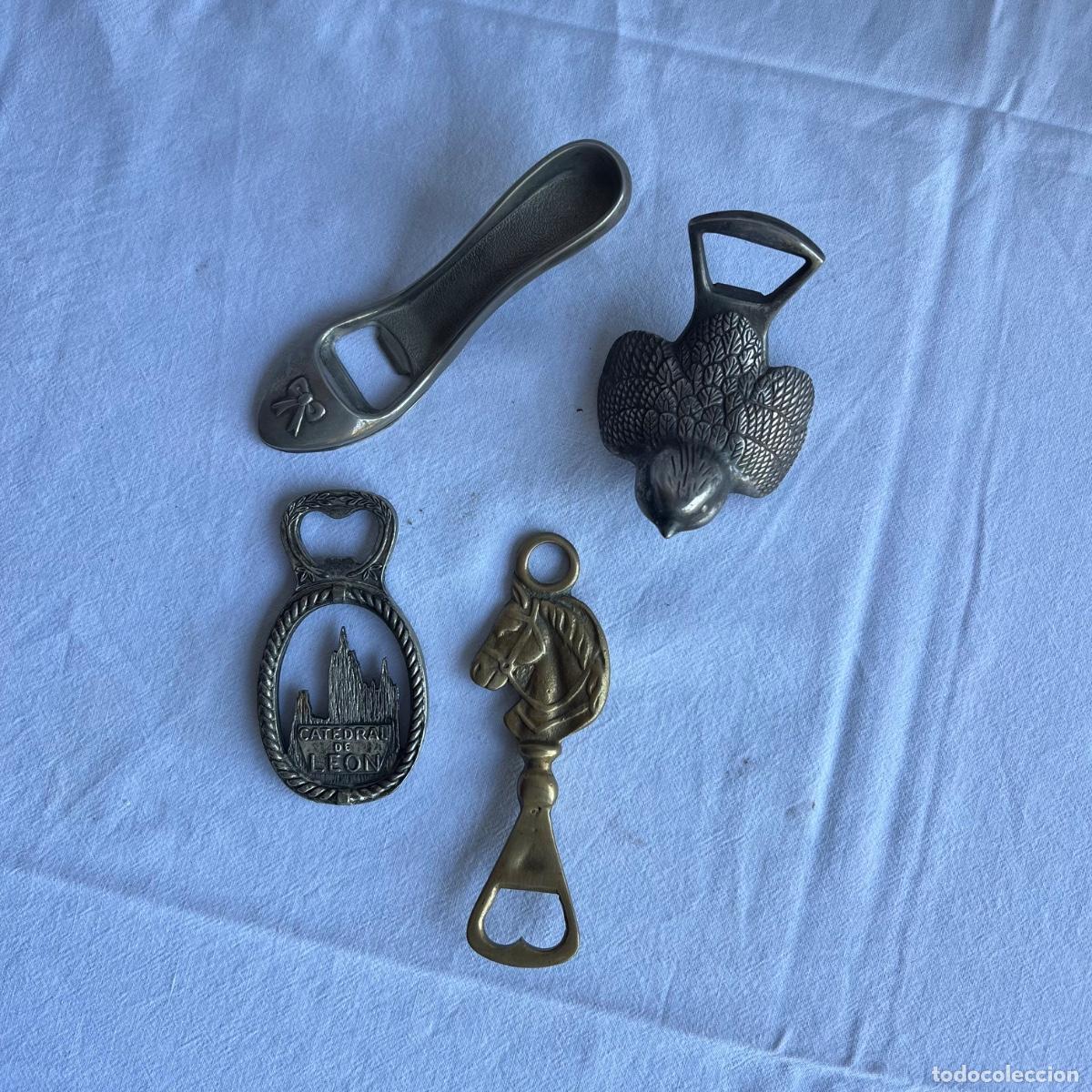 Ouvre-bouteilles et tire-bouchons &agrave; collectionner : Lote de 4 Abrebotellas / Abridores Vintage - Tem&aacute;ticos: Ecuestre, Ave, Zapato y Catedral de Le&oacute;n