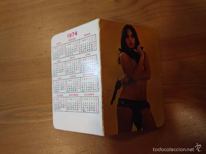 Kalender: CALENDARIO DE BOLSILLO A&Ntilde;O 1974- CHICA SEXY PISTOLAS - TIPO LIBRETO