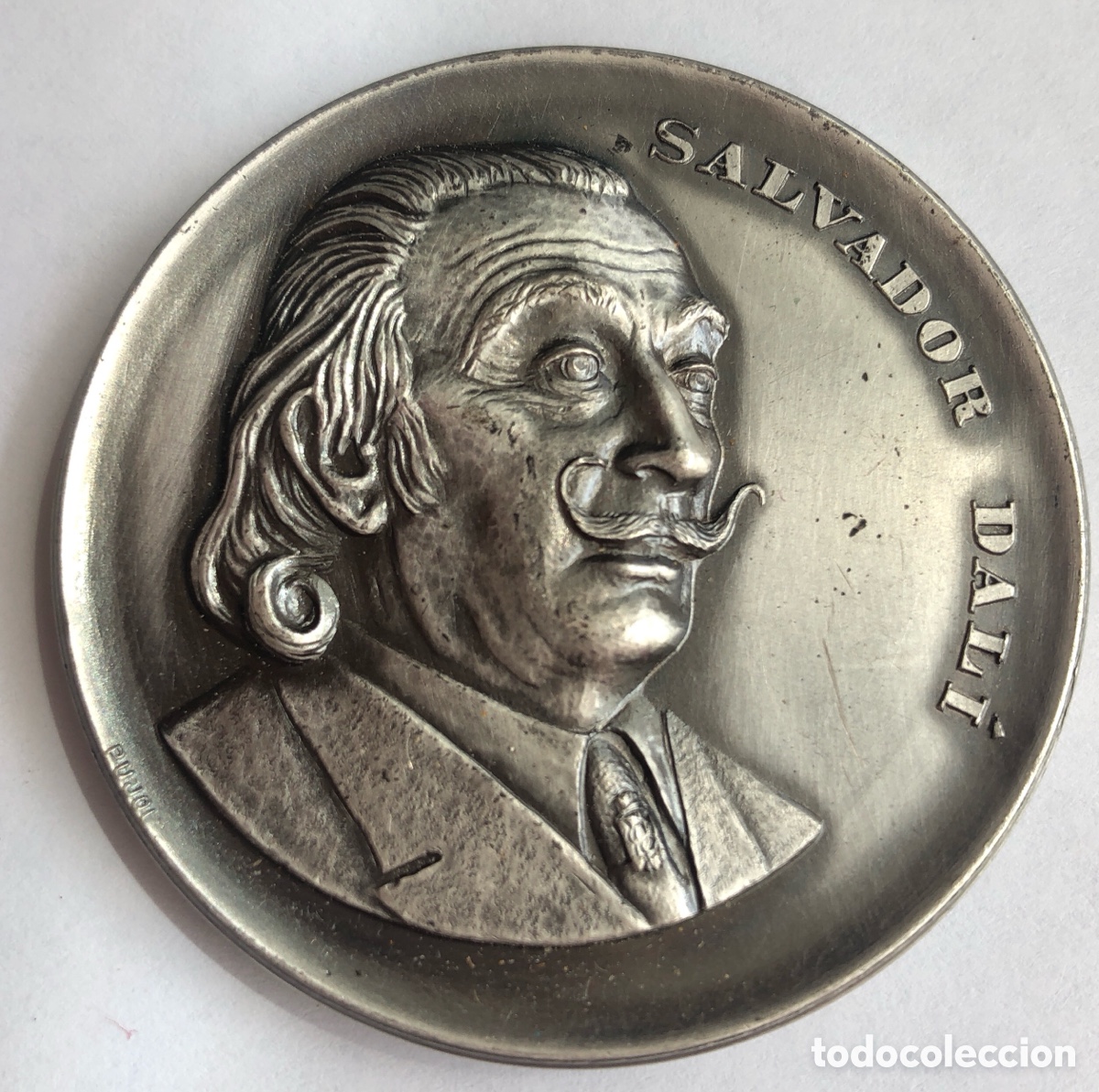 Kalender: MEDALLA SALVADOR DALI-TEATRO MUSEO FIGUERAS-A&Ntilde;O 1974.