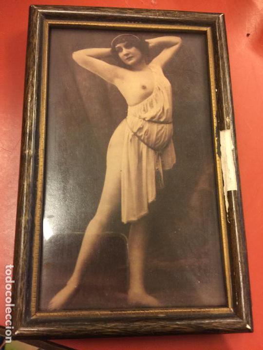 Andere Artikel: Peque&ntilde;a lamina erotica con desnudo femenino antiguo, enmarcada. Mide aprox 18cms x 11,5cms ancho