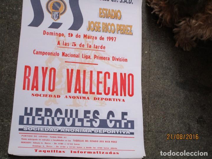 Otros: CARTEL LIGA 1ª DIVISION FUTBOL RAYO VALLECANO HERCULES ALICANTE 1997 65 X 45 CMS - Foto 3 - 159959978