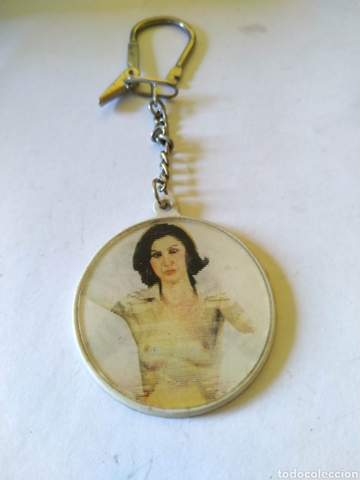 Others for Adults: Llavero chica desnuda pornogr&aacute;fico efecto de logograma