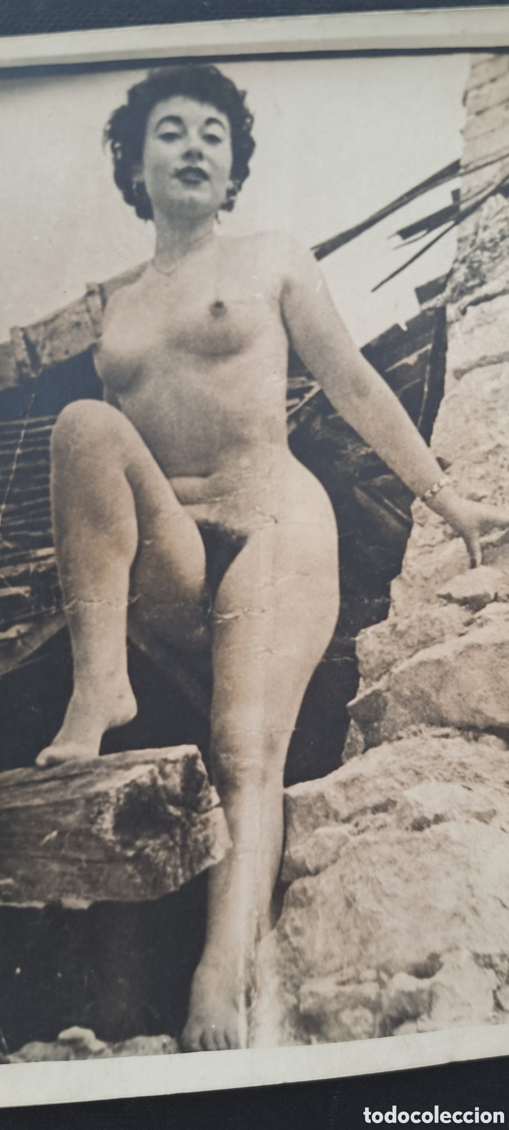Andere Artikel: Antigua foto erotica de hermosa mujer desnuda al aire libre, pornografica