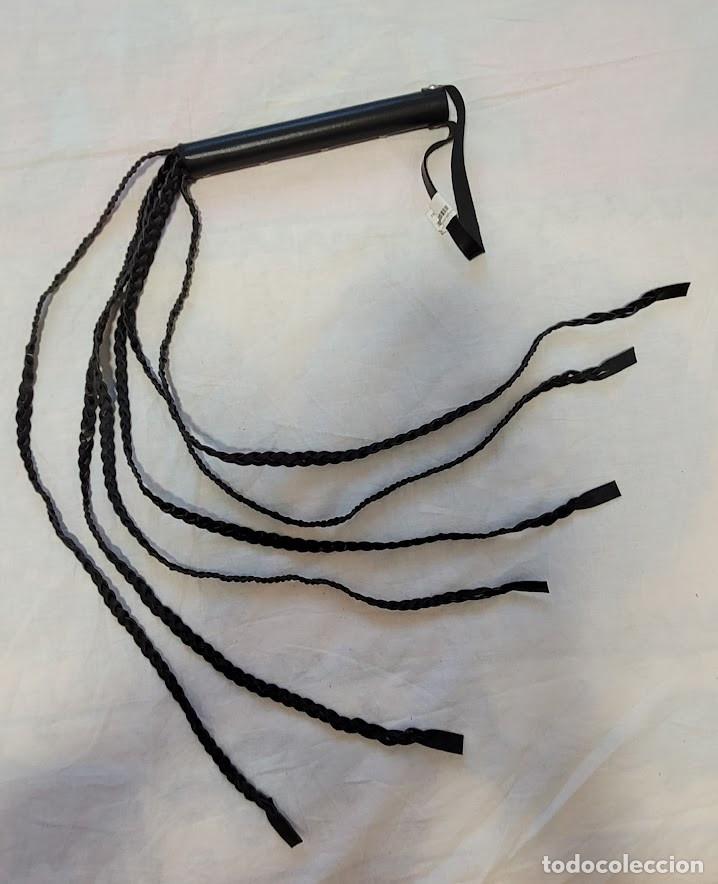 Autres: Latigo natural con 6 colas trenzadas