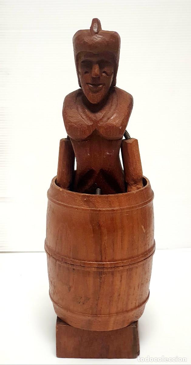 Otros: MU&Ntilde;ECO ER&Oacute;TICO EN MADERA CON BARRIL - Foto 4