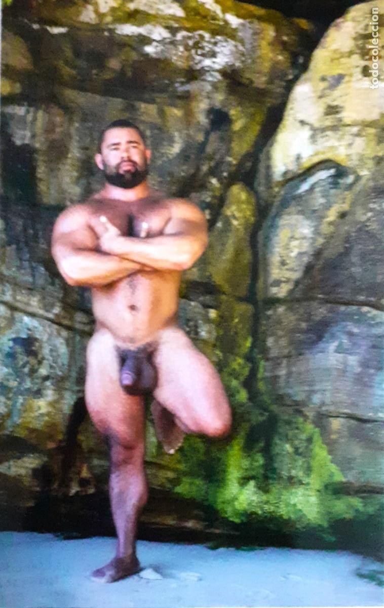 Autres: HOMBRE EN LAS ROCAS DE UNA PLAYA. FOTOGRAFIA.