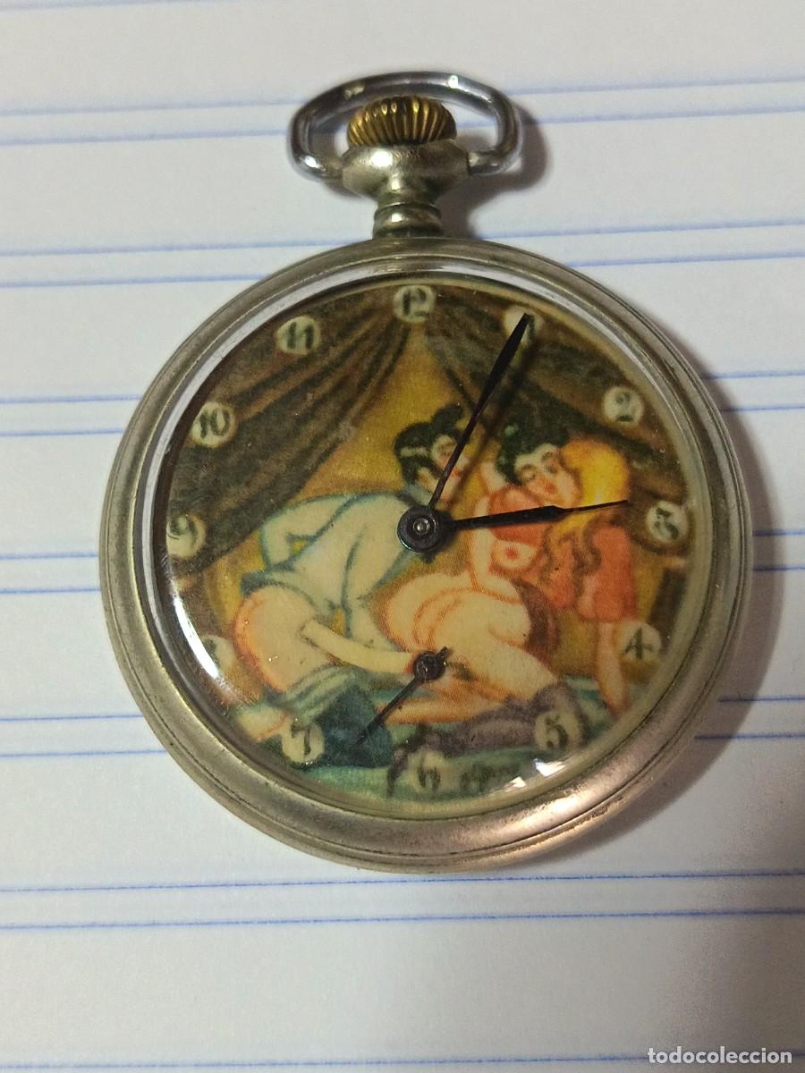 Otros: RELOJ BOLSILLO ESCENA EROTICA &rdquo;LEER&rdquo;