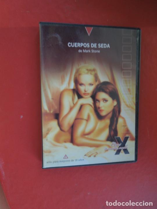 Filme: CUERPOS DE SEDA DE MARK STONE - DVD PORNO SOLO PARA ADULTOS