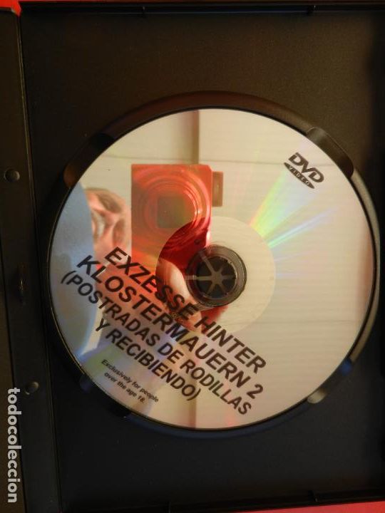 Filme: POSTRADAS DE RODILLAS Y RECIBIENDO - MANFRED G&Uuml;SMER - DVD PORNO SOLO PARA ADULTOS