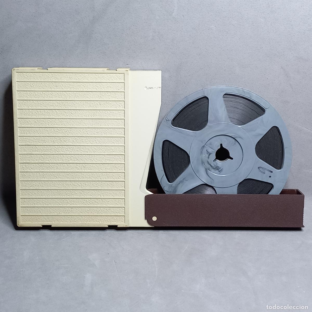 Filme: Antigua pel&iacute;cula porno en Super 8 en la que dos mujeres y un hombre hacen un tr&iacute;o